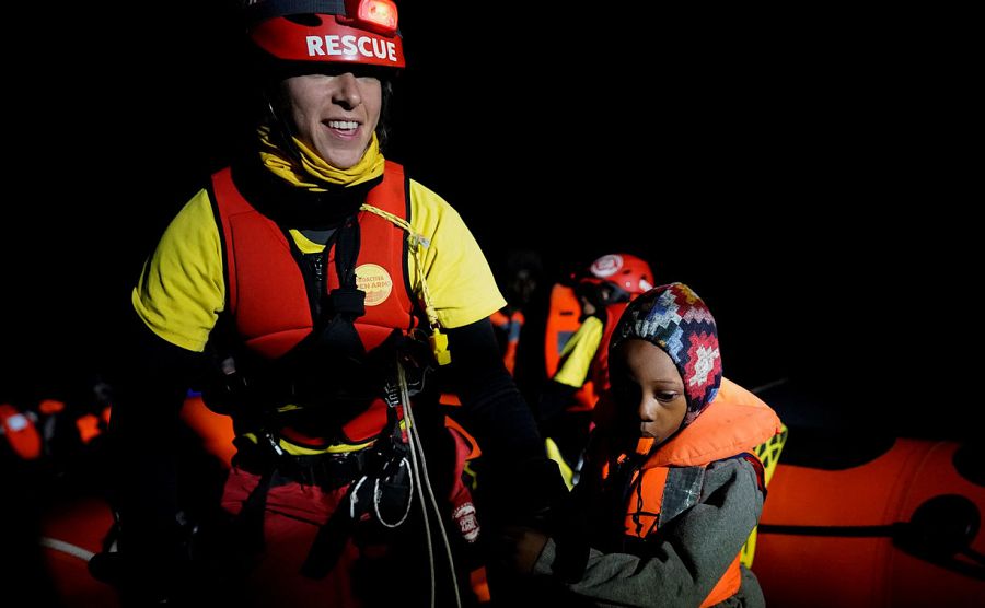 Entre los rescatados hay dos niños de 3 y 4 años de edad