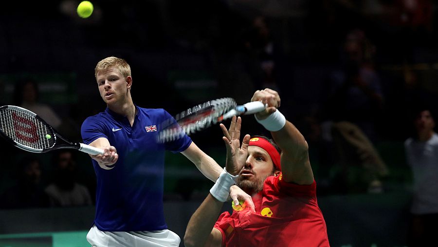 Fotomontaje con Kyle Edmund (i) y Feliciano López (d), en el partido de Copa Davis.