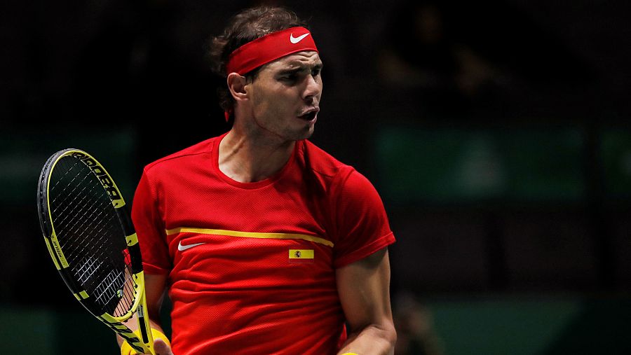 Rafa Nadal celebra un punto ante Daniel Evans.