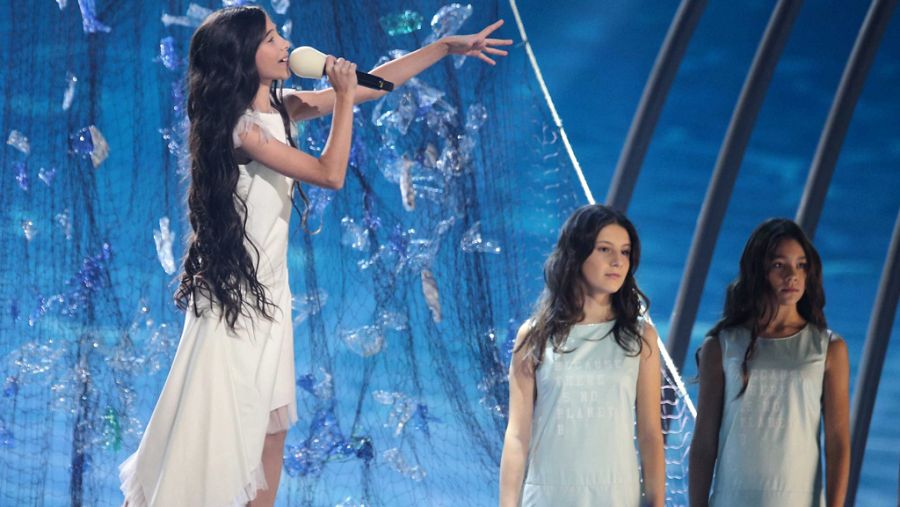 Melani durante la actuación en el Festival de Eurovisión Junior 2019