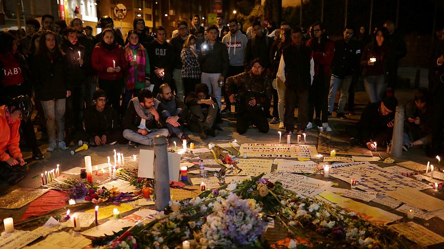 Concentración en el exterior del Hospital de San Ignacio de Bogotá, donde estaba ingresado el joven Dilan Cruz