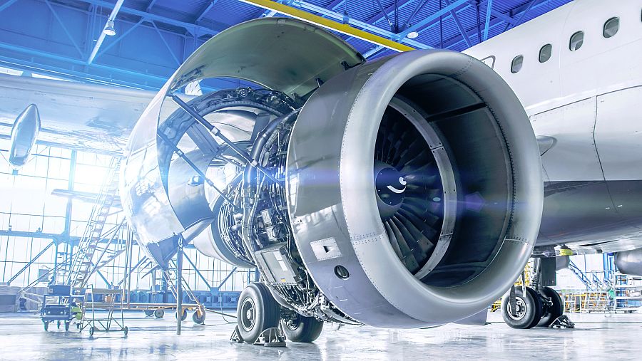 La combustión de las turbinas que propulsan a la aeronave es la que más emite CO2.