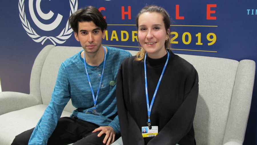 Alejandro Martínez (I) y Maider Blanco (D), miembros de 'Fridays for Future'.