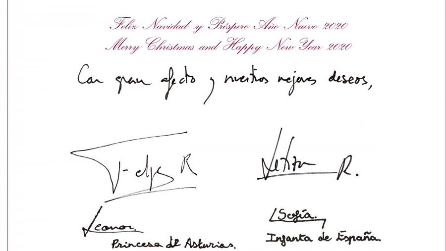 La firma de Felipe VI, la reina y sus hijas en la felicitación navideña