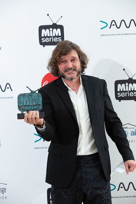 El actor Salva Reina, con su premio por 'Malaka'