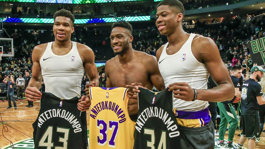 Los tres hermanos Antetokounmpo coincidieron en el encuentro
