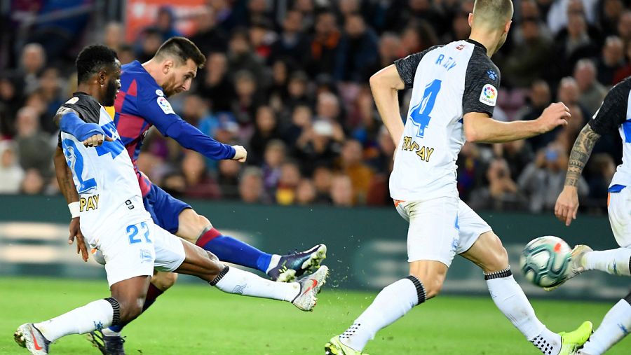 Así golpeó Messi para meter otra vez su clásico gol