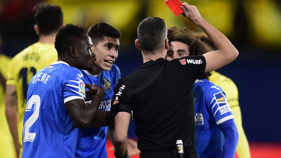 Jaime Latre expulsa a Olivera