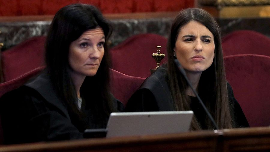 La jefa del departamento Penal de la Abogacía del Estado, Rosa María Seoane, durante la primera jornada del juicio del 'procés' en la Sala de Plenos del Tribunal Supremo.