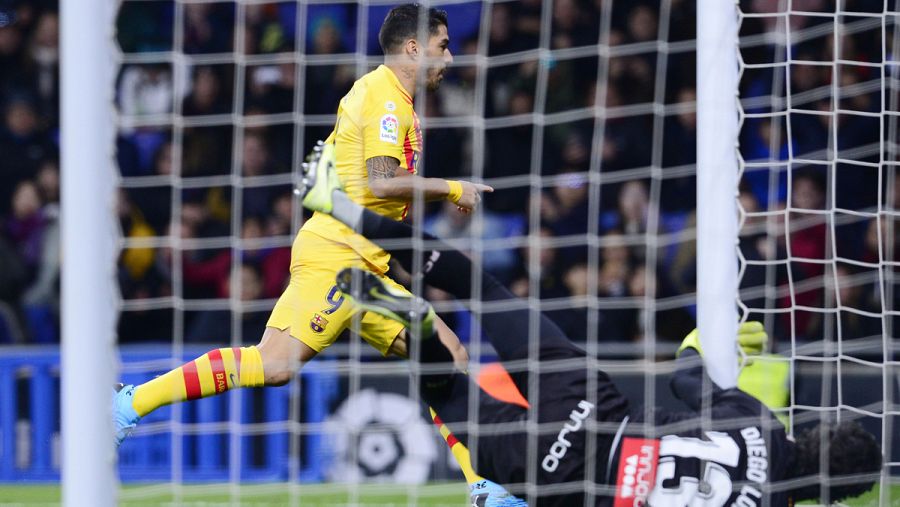 Luis Suárez celebra el primer tanto