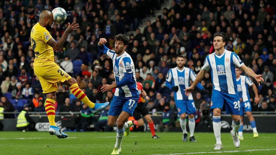 Vidal, en el momento del remate del segundo gol