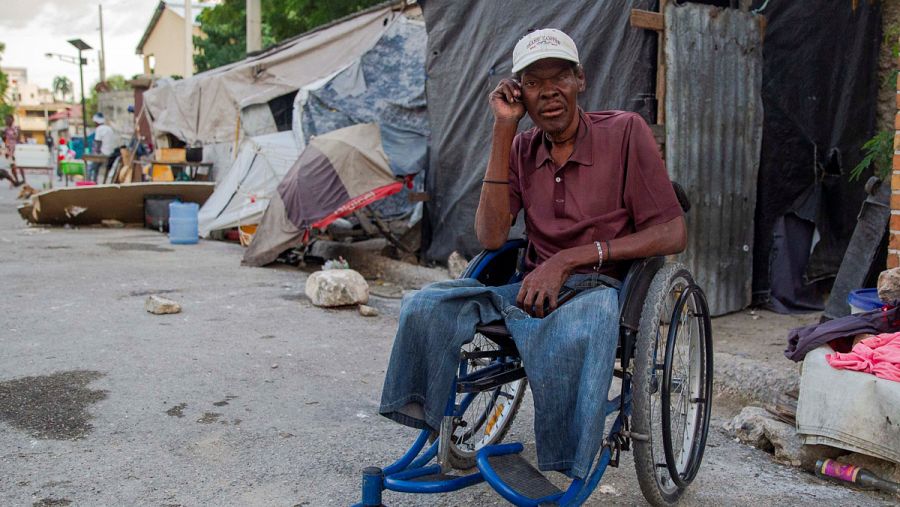 Un amputado en las calles de Puerto Principe