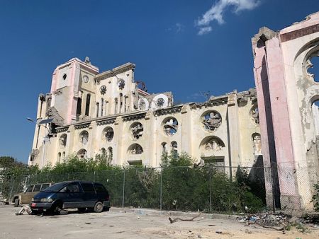 La Catedral de Nuestra Señora de la Asunción, en ruinas 10 años después