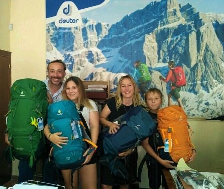 Toda la familia de Family Run preparados para empezar su nueva aventura por África