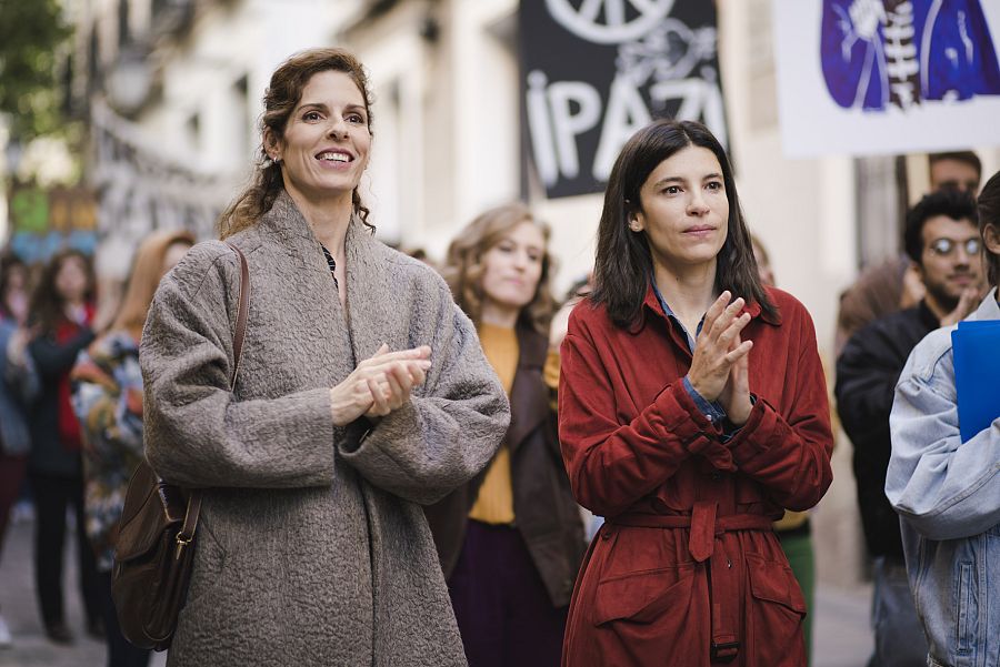 Inés acude a una manifestación contra la primera Guerra del Golfo