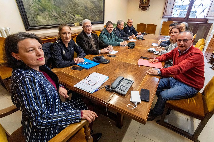 Reunión de fuerzas de seguridad y agentes sociales por supuesta red sexual de menores