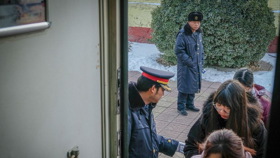 Pasajeros abordando el tren