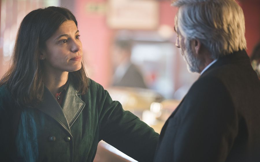 Cuéntame cómo pasó - Inés interroga a su padre