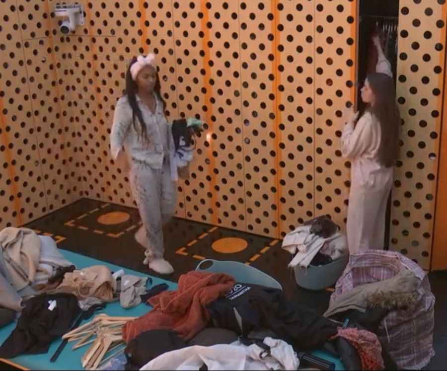 Después de la bronca de Noemí por las faltas de respeto y el desorden, los concursantes recogen el vestidor