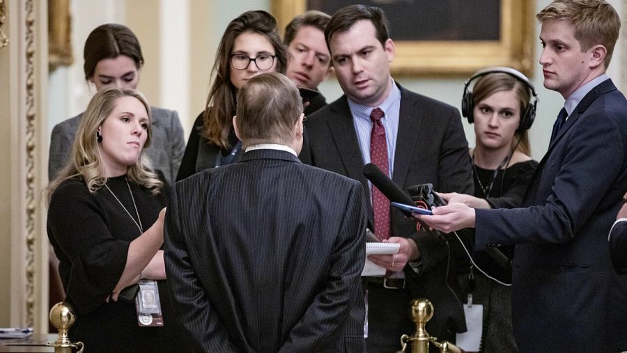 El congresista demócrata Jerry Nadler, uno de los fiscales en el impeachment contra Trump, habla con la prensa tras la conclusión de la tercera sesión en el Senado. Foto: Samuel Corum/Getty Images/AFP