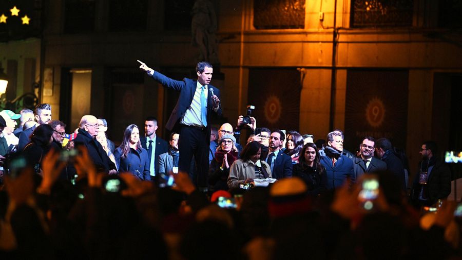 Juan Guaidó durante su discurso ante los venezolanos concentrados en la Puerta del Sol