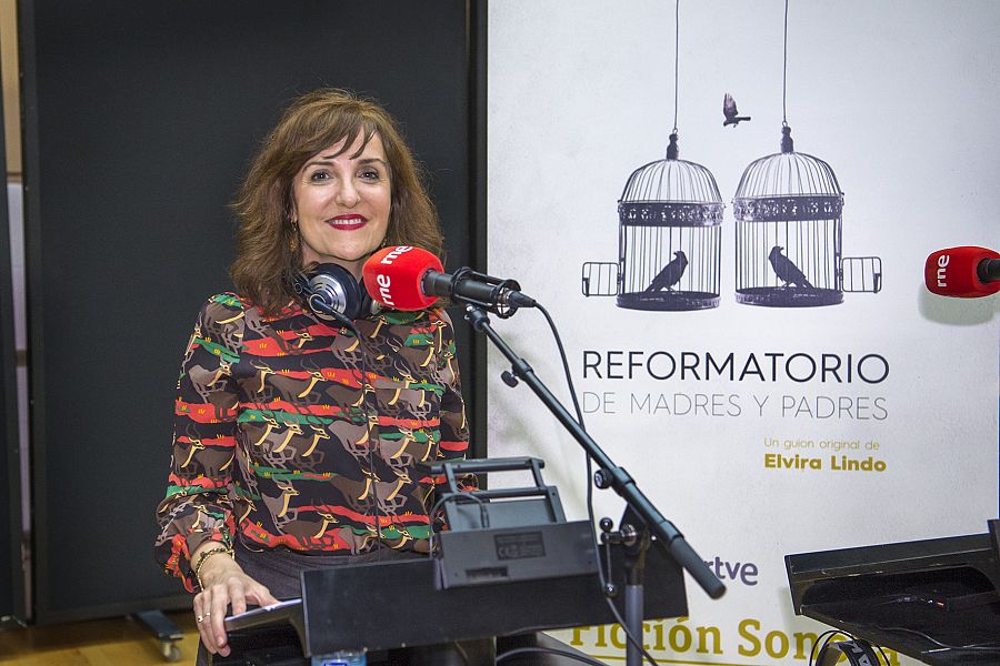 Elvira Lindo, autora de la nueva Ficción Sonora de RNE