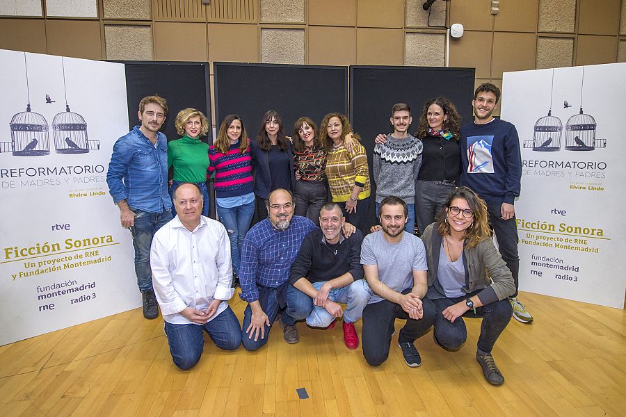 El equipo de 'Reformatorio' posa, poco antes del ensayo