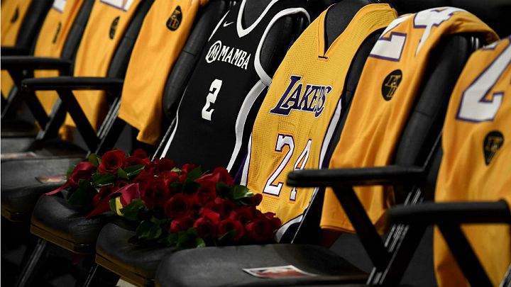 Todo el estadio Staples Center se ha volcado en el primer partido tras la muerte de padre e hija, junto a otras siete personas.