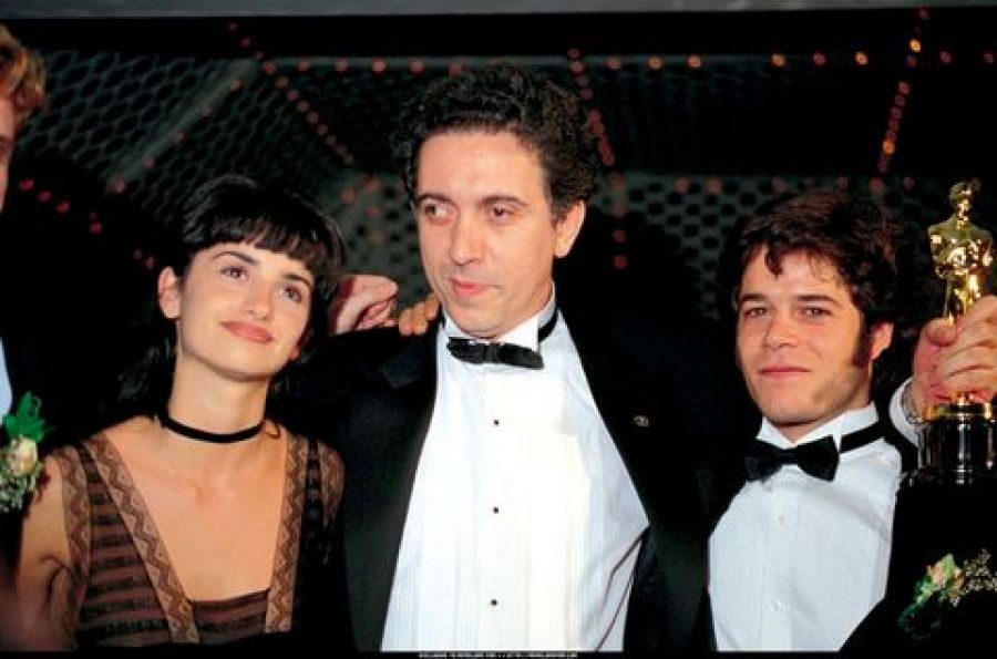 Penélope Cruz junto a Fernando Trueba en 1994