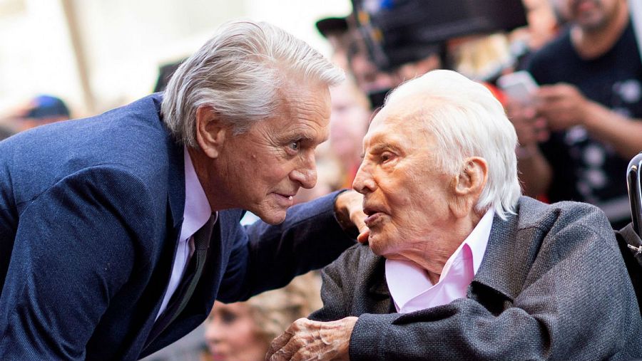 Los dos actores se dejaron ver en una ceremonia que homenajeaba a Michael con una Estrella en el Paseo de la Fama de Hollywood, en California.