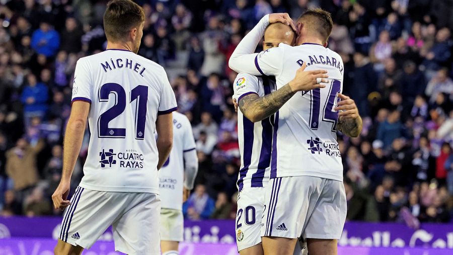 Jugadores del Valladolid celebran el gol