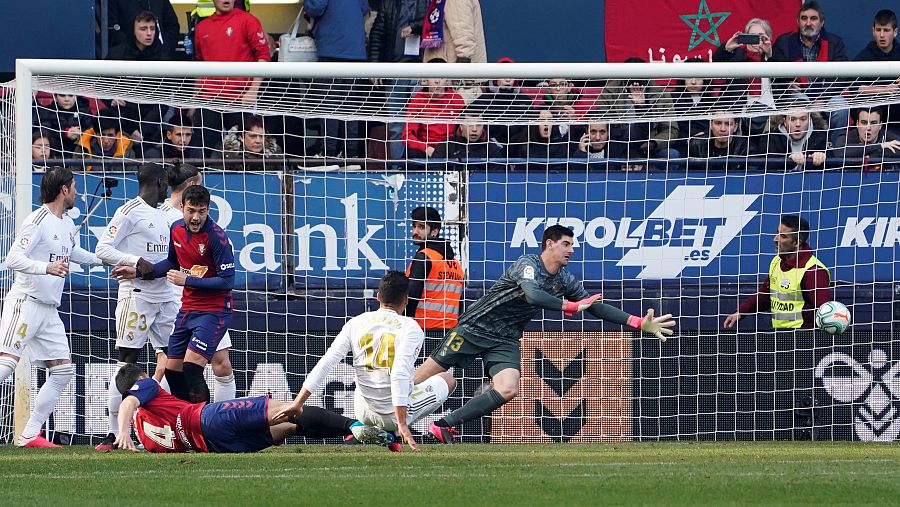 Unai García remata para abrir el marcador frente al Real Madrid