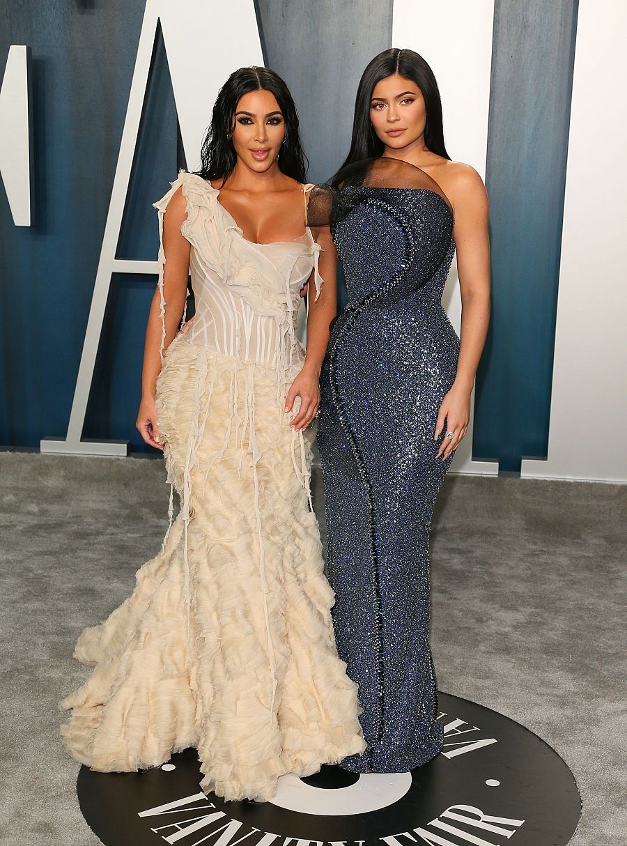 Kim Kardashian y Kylie Jenner en la fiesta Vanity Fair