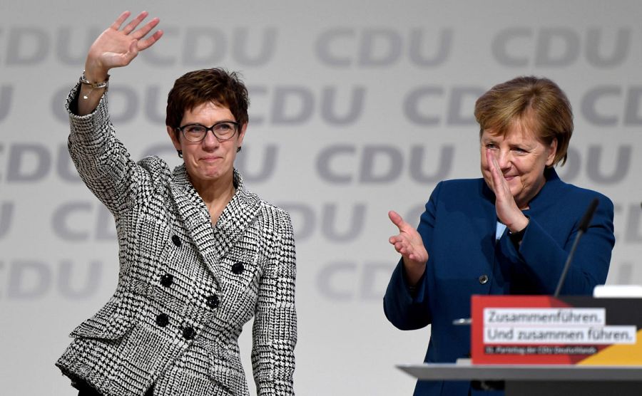 Dimite Annegret Kramp-Karrenbauer, sucesora de Ángela Merkel