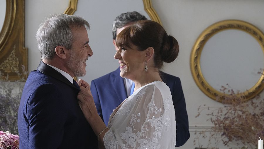 María y Elías felices después de su boda en 'Servir y Proteger'