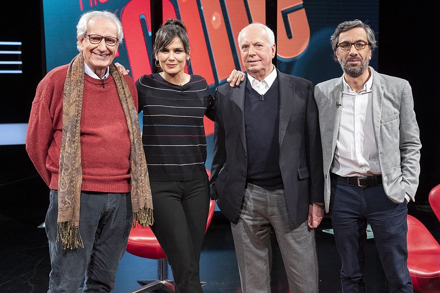 Los invitados al coloquio, con Elena S. Sánchez