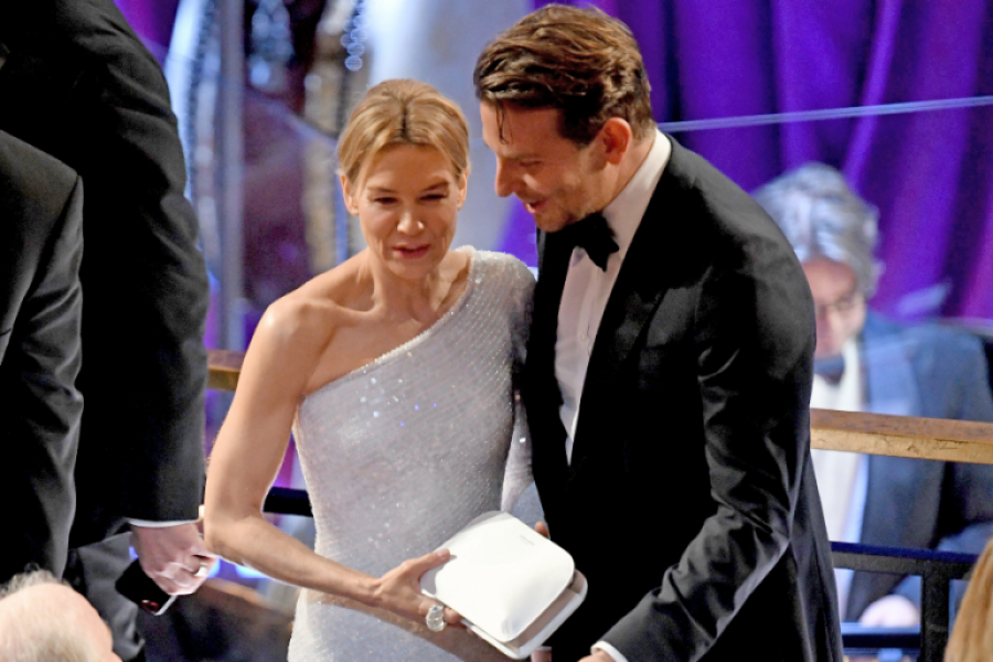 Renée Zellweger y Bradley Cooper en los Premios Oscar 2020