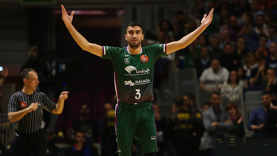 Jaime Fernández, del Unicaja, celebra una canasta ante el Andorra.