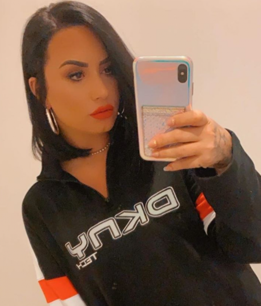 Demi Lovato posando en su Instagram