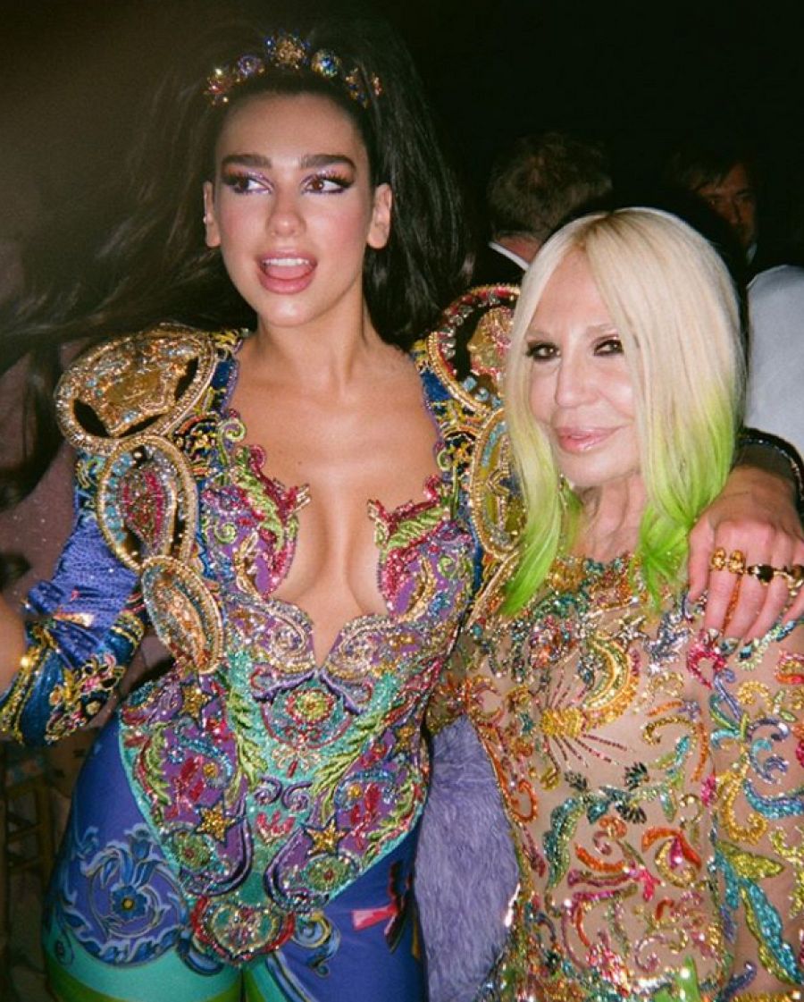 Dua Lipa y Donatella Versace en la Met Gala