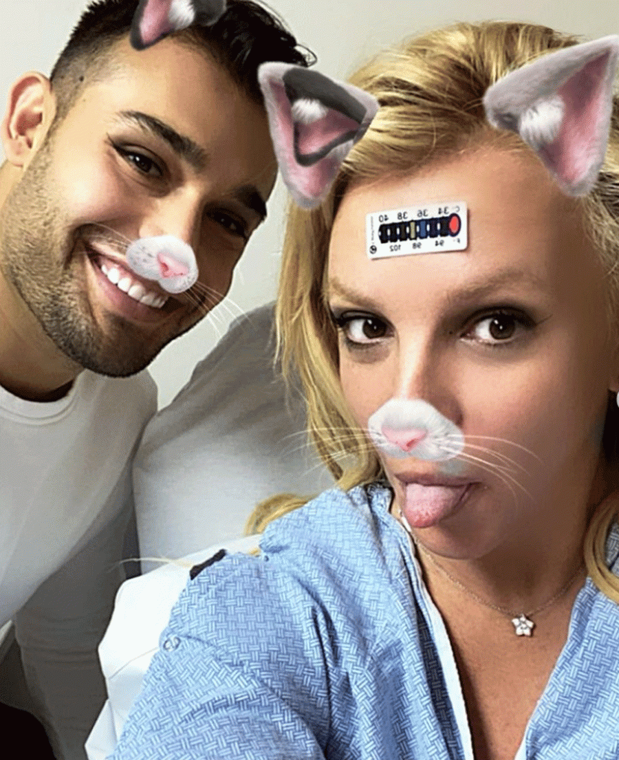Britney Spears se rompe el pie y posa con el filtro del gato de Instagram en las redes sociales desde el hospital