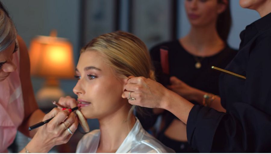 Hailey Baldwin preparándose para su boda con Justin Bieber