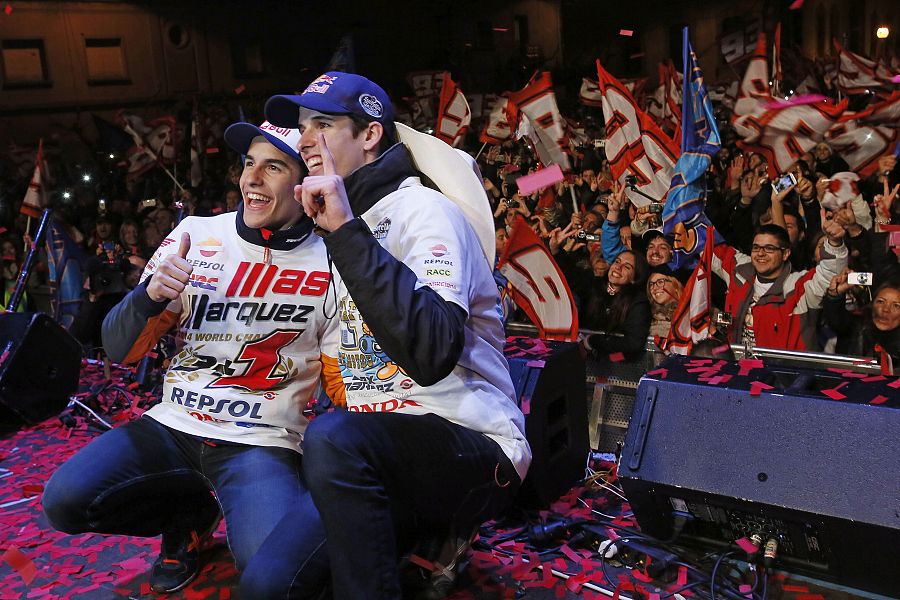 Celebración de los hermanos Márquez tras proclamarse campeones del mundo.