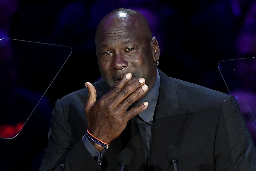 Michael Jordan llora en el discurso que ofreció en el homenaje a  Kobe & Gianna Bryant