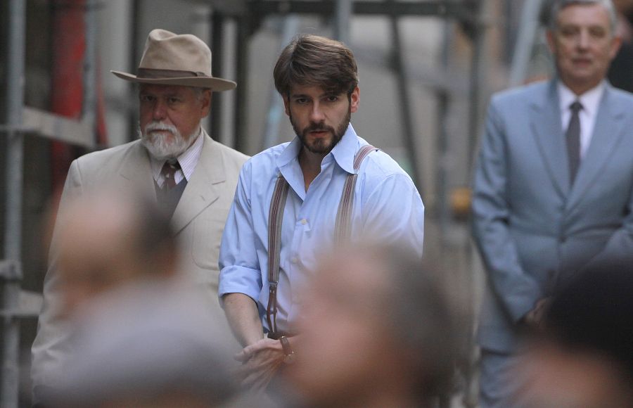 El actor Félix Gómez durante el rodaje de la serie '14 de abril. La República'