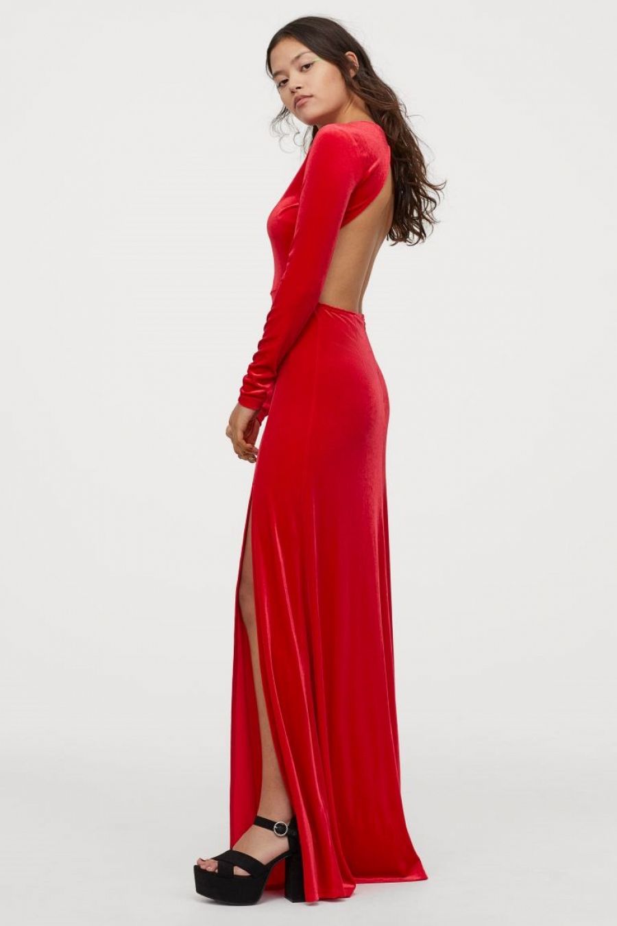 Vestido rojo de terciopelo largo con escote en la espalda