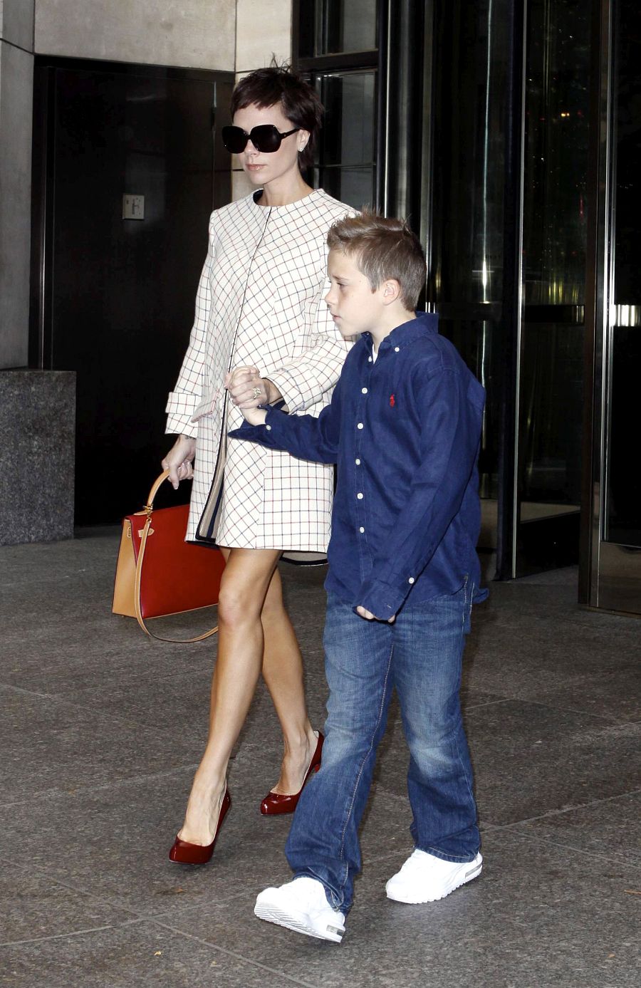 Victoria Beckham y su hijo Brooklyn en 2008