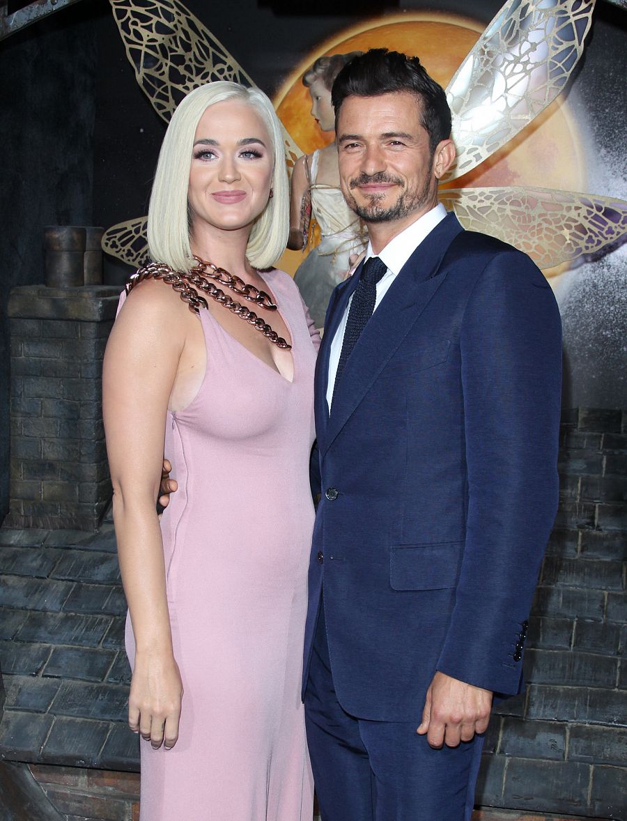 Katy Perry y Orlando Bloom en la premiere de Carnival Row