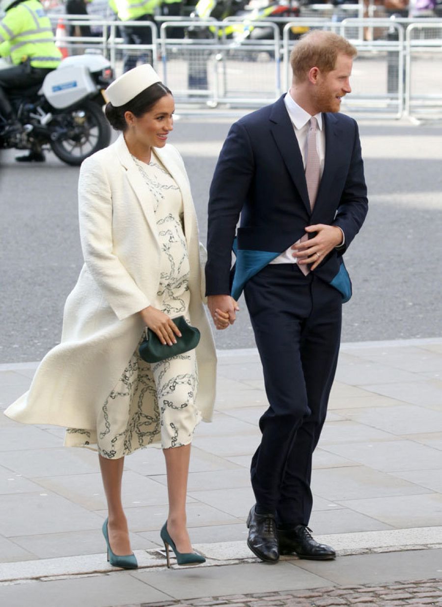 Meghan Markle embarazada y vestida de Victoria Beckham