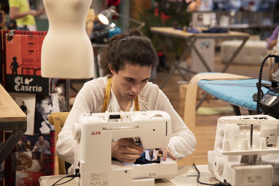 En el taller de 'Maestros de la costura'